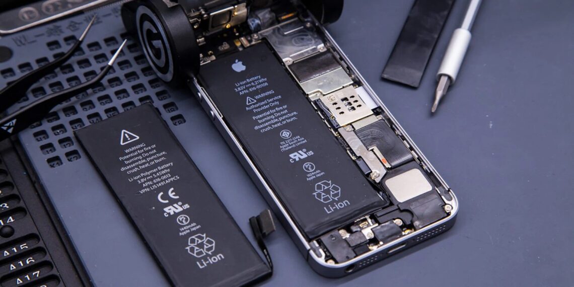 By 2027, the European Union (EU) demands that smartphones have user-replaceable batteries