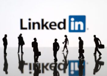 Job search assistant from LinkedIn: LinkedIn Coach