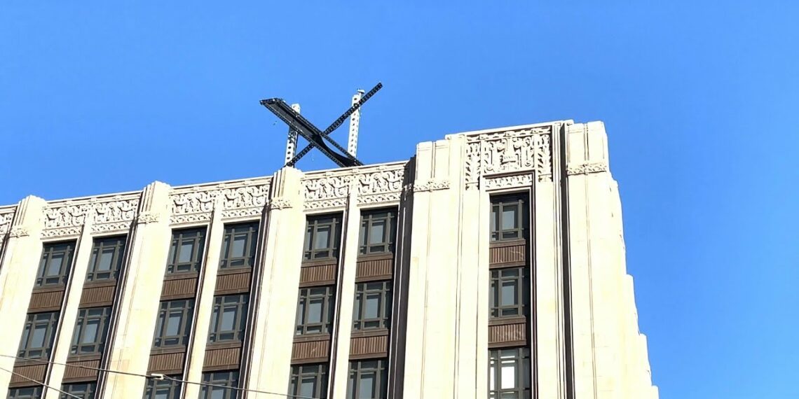 Musk is criticized by San Francisco for the enormous X logo