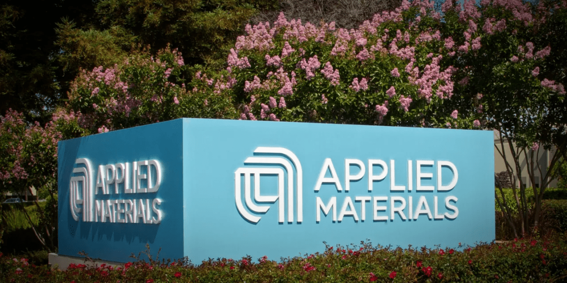 Applied Materials Gives Strong Forecast as Chip SlumpEases