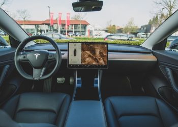 Ex-Tesla Insider Raises Alarm: Autopilot System Lacks Safety